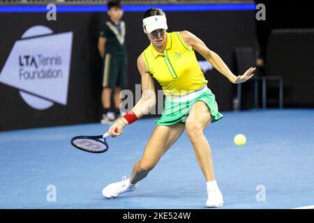 Ajla Tomljanovic australiana in azione durante il terzo giorno della partita di gruppo Billie Jean King Cup tra Australia e Belgio all'Emirates Arena, Glasgow. Data di emissione: Giovedì 10 novembre 2022. Foto Stock