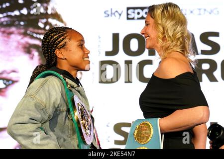 Boxer Natasha Jonas (a sinistra) e Marie-Eve Dicaire durante una conferenza stampa pre-lotta alla Love Factory, Manchester. Data di emissione: Giovedì 10 novembre 2022. Foto Stock