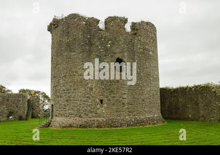 Dundrum Castle, Dundrum, County Down, Irlanda del Nord, 16th 2020 settembre - Torre rotonda a Dundrum Castle Dundrum nel Regno di Mourne Foto Stock