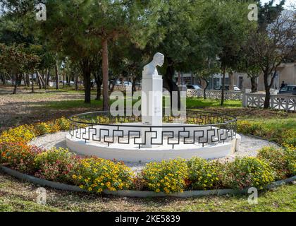 Monumento a Kostis Palamas, centro storico di Pafos, Cipro. Foto Stock