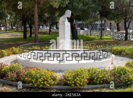 Monumento a Kostis Palamas, centro storico di Pafos, Cipro. Foto Stock