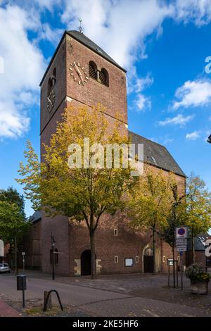 Deutschland, Suedlohn, Westmuensterland, Muensterland, Westfalen, Nordrhein-Westfalen, NRW, Katholische Pfarrkirche St. Vitus, Spaetgotik, Backsteinge Foto Stock