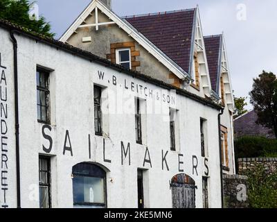 W B Leitch & Son, Sailmakers, edificio presso il porto di East Loch Tarbert, a Loch Fyne, Scozia, Regno Unito. Foto Stock