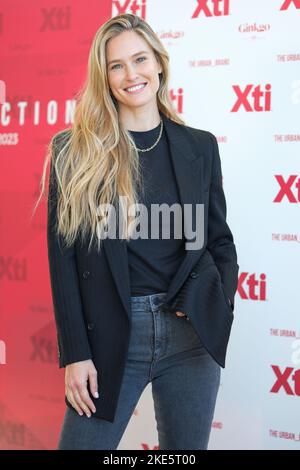 Madrid, Spagna. 10th Nov 2022. Un modello israeliano Bar Refaeli diventa il nuovo Ambasciatore Xti al Ginkgo Sky Bar di Madrid. Credit: SOPA Images Limited/Alamy Live News Foto Stock