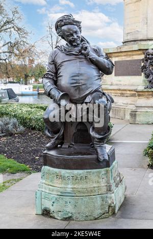 Primo piano della statua del Falstaff di William Shakespeare nei Bancroft Gardens, Stratford Upon Avon, Warwickshire, Regno Unito, il 8 novembre 2022 Foto Stock