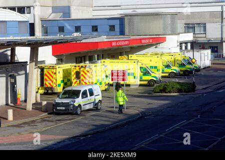 Ambulance Bay, University Hospital of Wales, Heath Park, Cardiff, Wales, UK. Foto Stock