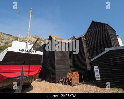 Capanne in rete di legno nero, The Stade, Old Hastings, East Sussex, Inghilterra Foto Stock