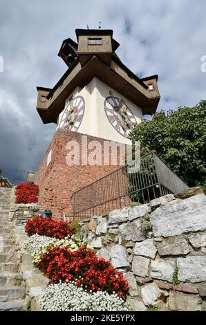 Austria, torre dell'orologio a Schlossberg, sito patrimonio dell'umanità dell'UNESCO di Graz, capitale della Stiria Foto Stock