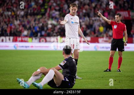 Siviglia, Spagna. 09th Nov 2022. Ivan Rakitic (10) del Sevilla FC visto durante la partita di LaLiga Santander tra Sevilla FC e Real Sociedad all'Estadio Ramon Sanchez Pizjuan di Siviglia. (Photo Credit: Gonzales Photo/Alamy Live News Foto Stock