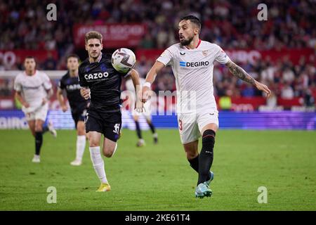 Siviglia, Spagna. 09th Nov 2022. Alex Telles (3) del Sevilla FC visto durante la partita di LaLiga Santander tra Sevilla FC e Real Sociedad all'Estadio Ramon Sanchez Pizjuan di Siviglia. (Photo Credit: Gonzales Photo/Alamy Live News Foto Stock