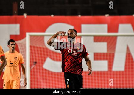 MALLORCA, SPAGNA - 9 NOVEMBRE: Vedat Muriqi di RCD Mallorca festeggia l'obiettivo durante la partita tra RCD Mallorca e Atletico de Madrid di la Liga Santander il 9 novembre 2022 presso lo Stadio Son Moix di Mallorca, Spagna. (Foto di Samuel Carreño/ PX Images) Foto Stock