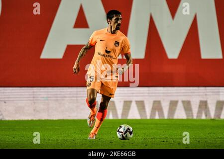 MALLORCA, SPAGNA - 9 NOVEMBRE: Stefan Savic di Atletico de Madrid guida la palla durante la partita tra RCD Mallorca e Atletico de Madrid di la Liga Santander il 9 novembre 2022 presso Visit Mallorca Stadium Son Moix a Maiorca, Spagna. (Foto di Samuel Carreño/ PX Images) Foto Stock