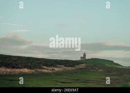 Percorso panoramico verso il faro, vicino alle scogliere di gesso delle sette Sorelle, una delle più lunghe distese di costa non sviluppata sulla costa meridionale dell'est Foto Stock