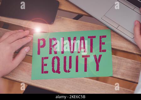 Didascalia concettuale Private Equity. Panoramica delle attività Partnership limitate composte da fondi non quotati in borsa Foto Stock