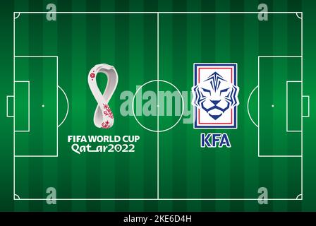 Campo di calcio visto dall'alto con l'emblema della federazione di calcio della Corea del Sud, Qatar 2022 World Championship, illustrazione editoriale Foto Stock