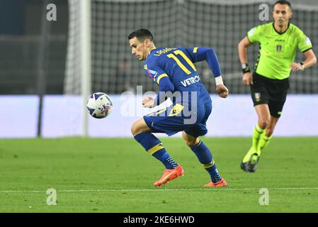 Verona, Italia. 10th Nov 2022. kevin lasagna (verona) durante la partita Hellas Verona FC vs Juventus FC, campionato italiano di calcio Serie A Match a Verona, Italy, November 10 2022 Credit: Independent Photo Agency/Alamy Live News Foto Stock