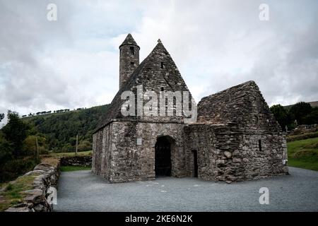 Cimitero monastico di Glendalough, Irlanda. Antico monastero nelle montagne di wicklow con un bellissimo cimitero del 11th ° secolo Foto Stock