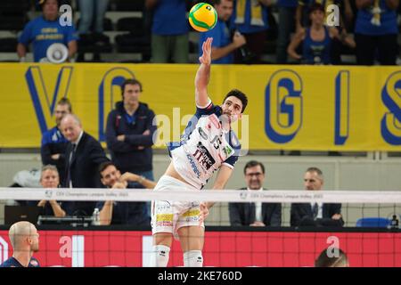 Trento, Italia. 10th Nov 2022. Daniele Lavia - ITAS Trentino durante la partita di pallavolo di ITAS Trentino VS Decospan VT Menen, CEV Champions League a Trento, Italia, Novembre 10 2022 Credit: Independent Photo Agency/Alamy Live News Foto Stock