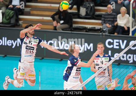 Trento, Italia. 10th Nov 2022. Pipe di Daniele Lavia - ITAS Trentino durante la partita di pallavolo di ITAS Trentino VS Decospan VT Menen, CEV Champions League a Trento, Italia, Novembre 10 2022 Credit: Independent Photo Agency/Alamy Live News Foto Stock