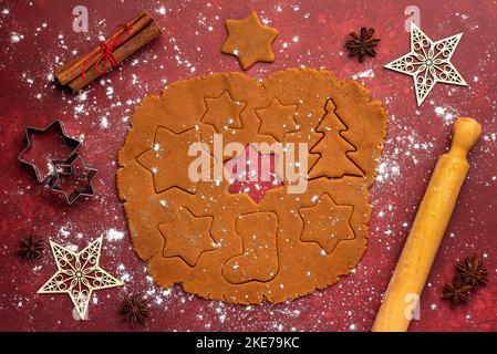 Fotografia alimentare di ingredienti per pan di zenzero, pasta, natale, biscotti, cucina, preparazione, cannella, anice Foto Stock