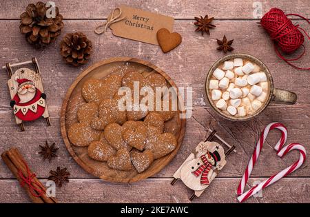 Fotografia alimentare di pan di zenzero, biscotti, biscotti, zucchero a velo, cucina, preparazione, cannella, anice, sfondo, natale Foto Stock