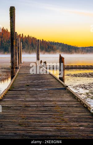 Lago Chatcolet in prima mattina in autunno Foto Stock