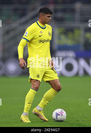 Milano, Italia, 9th novembre 2022. Raoul Bellanova del FC Internazionale durante la Serie A match a Giuseppe Meazza, Milano. L'immagine di credito dovrebbe essere: Jonathan Moskrop / Sportimage Foto Stock