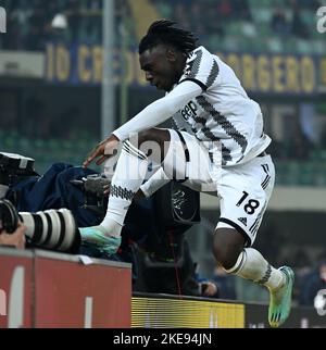 Verona, Italia. 10th Nov 2022. Il Moise Kean del FC Juventus festeggia il suo gol durante una partita di calcio tra il FC Juventus e l'Hellas Verona a Verona il 10 novembre 2022. Credit: Alberto Lingria/Xinhua/Alamy Live News Foto Stock