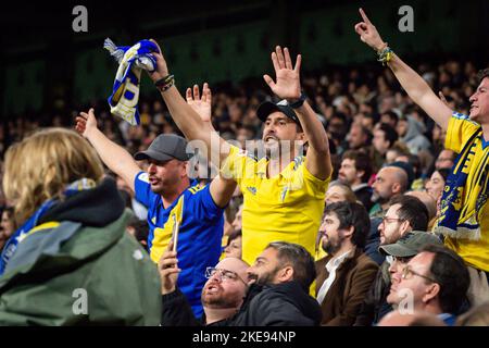 Madrid, Madrid, Spagna. 10th Nov 2022. Cadiz tifosi durante la partita di calcio tra.Real Madrid e Cadiz celebrata a Madrid, Spagna allo stadio Bernabeu giovedì 10 novembre 2022 valido per il giorno 14 della prima divisione della lega spagnola di calcio maschile chiamata la Liga (Credit Image: © Alberto Gardin/ZUMA Press Wire) Foto Stock