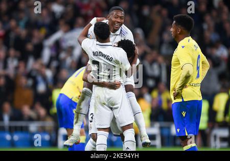 Madrid, Spagna. 10th Nov 2022. I giocatori del Real Madrid celebrano un gol durante una partita di calcio spagnola la Liga tra il Real Madrid e il Cadice CF a Madrid, Spagna, 10 novembre 2022. Credit: Gustavo Valiente/Xinhua/Alamy Live News Foto Stock