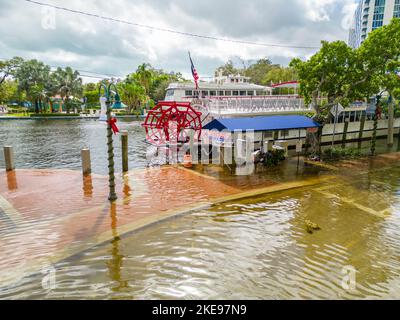 Fort Lauderdale, FL, USA - 10 novembre 2022: Foto aerea Fort Lauderdale alluvione e King Tide dopo l'uragano Nicole Foto Stock