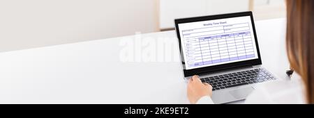 Foglio presenze e orario di lavoro straordinario Foto Stock