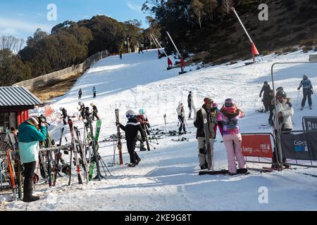 Stazione sciistica di Thredbo, situata all'interno del parco nazionale di Kosciuszko, nelle Snowy Mountains del NSW, Australia. 11/7/22 Foto Stock