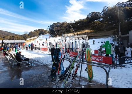 Stazione sciistica di Thredbo, situata all'interno del parco nazionale di Kosciuszko, nelle Snowy Mountains del NSW, Australia. 11/7/22 Foto Stock