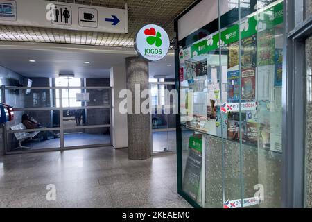 L'interno dell'aeroporto internazionale di Lisbona, Portogallo Foto Stock