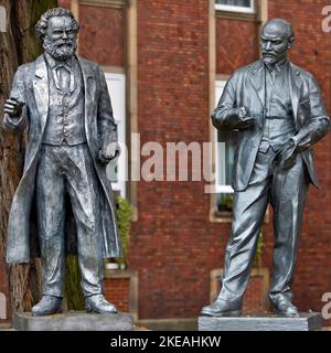 Statue di Karl Marx e Vladimir Ilyich Lenin davanti al Comitato centrale della Repubblica federale di Germania, Renania settentrionale-Vestfalia, Ruhr, Foto Stock