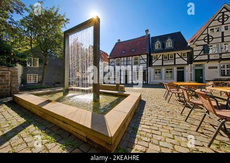 La fontana di Weberbrunnen sulla Tuchmacherplatz, nel centro storico di Kettwig, Germania, Renania settentrionale-Vestfalia, zona della Ruhr, Essen Foto Stock