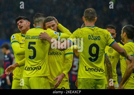 Milano, Italia. 09th novembre 2022. Robin Gosens (8) di Inter segna per 6-1 durante la Serie A match tra Inter e Bologna a Giuseppe Meazza a Milano. (Photo credit: Gonzales Photo - Tommaso Fimiano). Foto Stock