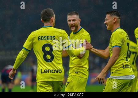 Milano, Italia. 09th novembre 2022. Robin Gosens (8) di Inter segna per 6-1 durante la Serie A match tra Inter e Bologna a Giuseppe Meazza a Milano. (Photo credit: Gonzales Photo - Tommaso Fimiano). Foto Stock