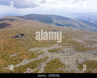 Veduta aerea del Monte Vitosha vicino al picco di Cherni Vrah, regione della città di Sofia, Bulgaria Foto Stock