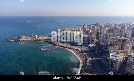 Ripresa aerea della città di Tripoli nel nord del Libano Foto Stock