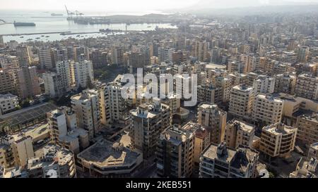 Ripresa aerea di Tripoli, la più grande città del Libano settentrionale Foto Stock