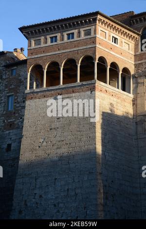 L'Arco Etrusco o Augusto è una delle sette porte delle mura etrusche di Perugia. E 'stato costruito nella seconda metà del 3rd ° secolo AC. Foto Stock