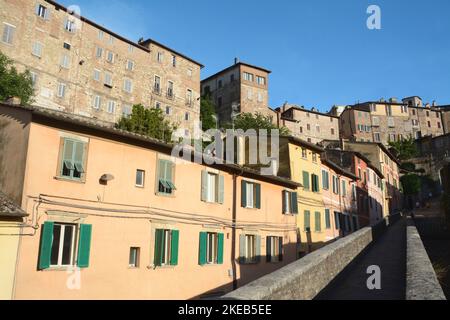 L'acquedotto medievale della Fontana maggiore è un acquedotto medievale situato nella città di Perugia. Oggi è diventato un luogo residenziale molto bello Foto Stock