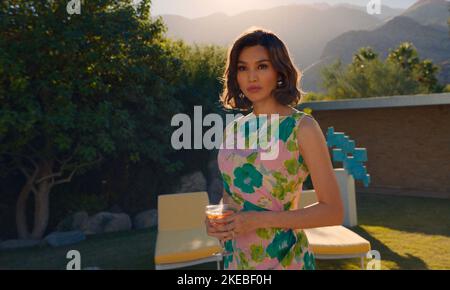 GEMMA CHAN in DO'T WORRY DARLING (2022), diretto da OLIVIA WILDE. Credit: VERTIGO ENTERTIGO / Album Foto Stock