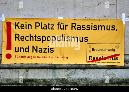 Braunschweig, Germania, 8 gennaio 2022: L'Unione contro Braunschweig di destra sottolinea che non c'è posto per il razzismo, il populismo di destra e un Foto Stock