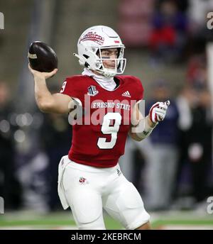 5 novembre 2022 - Fresno state Bulldogs quarterback Jake Haener (9) passa la palla in una partita tra i Fresno state Bulldogs e le Hawaii Rainbow Warriors al Valley Children's Stadium di Fresno, CA - Michael Sullivan/CSM Foto Stock