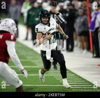 5 novembre 2022 - Hawaii Rainbow Warriors quarterback Brayden Schager (13) si rimescolano in un gioco tra i Fresno state Bulldogs e i Hawaii Rainbow Warriors al Valley Children's Stadium di Fresno, CA - Michael Sullivan/CSM Foto Stock