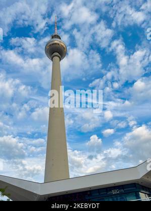 La torre della TV, Alexanderplatz di Berlino, Germania, Europa Foto Stock