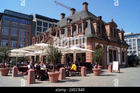 Edificio barocco di Hauptwache, costruito nel 1730, ex guardia-casa con un caffè, Francoforte, Germania Foto Stock